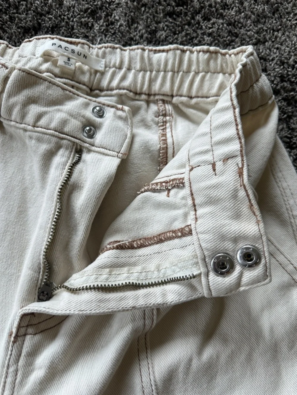 PacSun Women's Straight Leg Cargo Pants in Off-White Light Tan Size Small - Picture 4 of 11